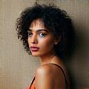 Portrait d'Aisha Khan, artiste peintre.